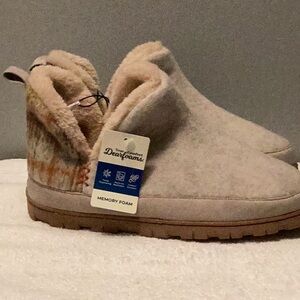 Dearfoams Tan and Cream Memory Foam Booties